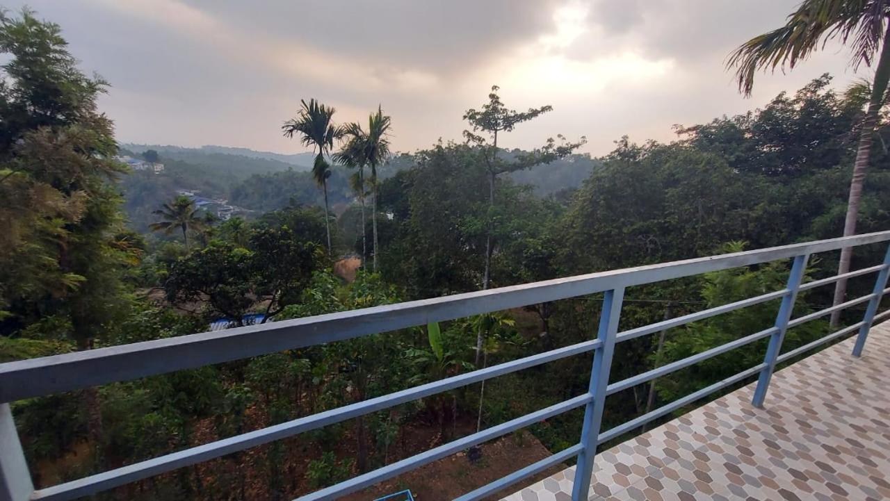 Greenpepperhomestay Munnar Anaviratty ภายนอก รูปภาพ
