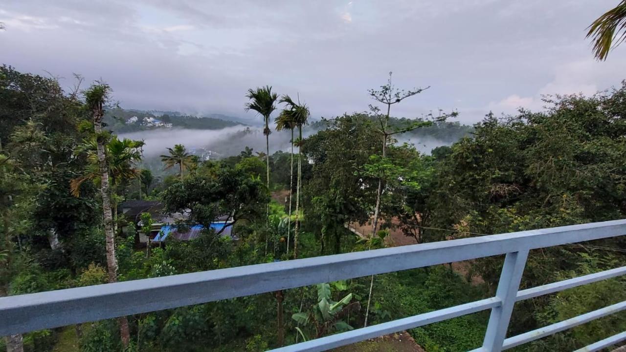 Greenpepperhomestay Munnar Anaviratty ภายนอก รูปภาพ